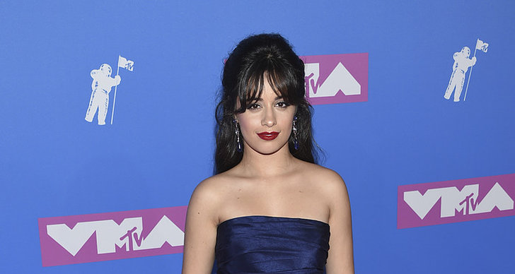 Camila Cabello på Video Music Awards röda matta.